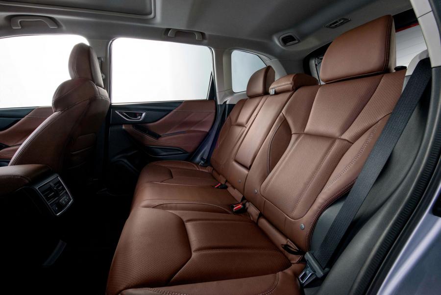 Интерьер Subaru Forester Touring 2018 года  (NA) (фото 17 из 27)